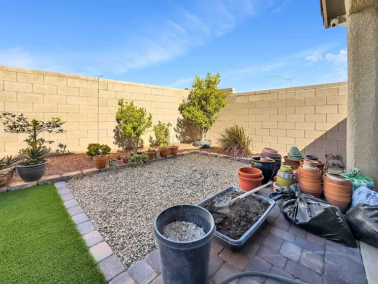 2404 Cold Canyon Ave — Photo 2