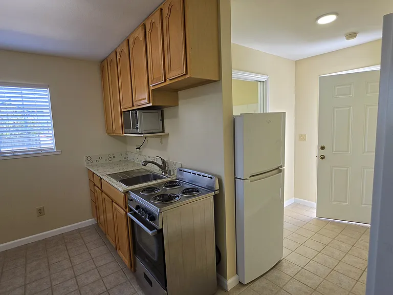 512 Poplar Ave — Photo 3