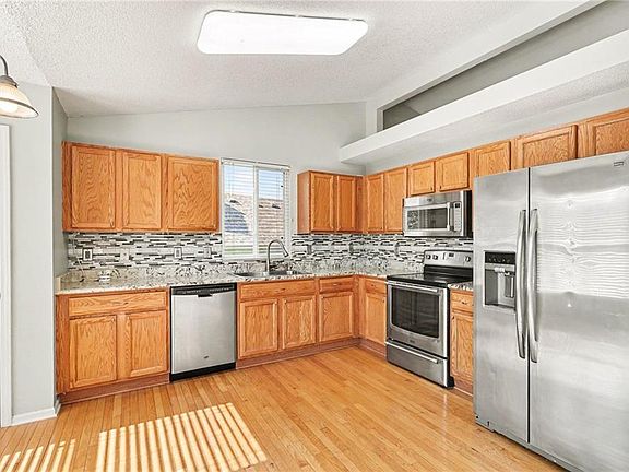 4th image of 1810 W Fredrickson Cir