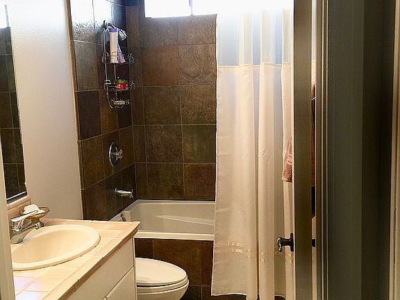 Guest Bathroom w/Soaking Tub