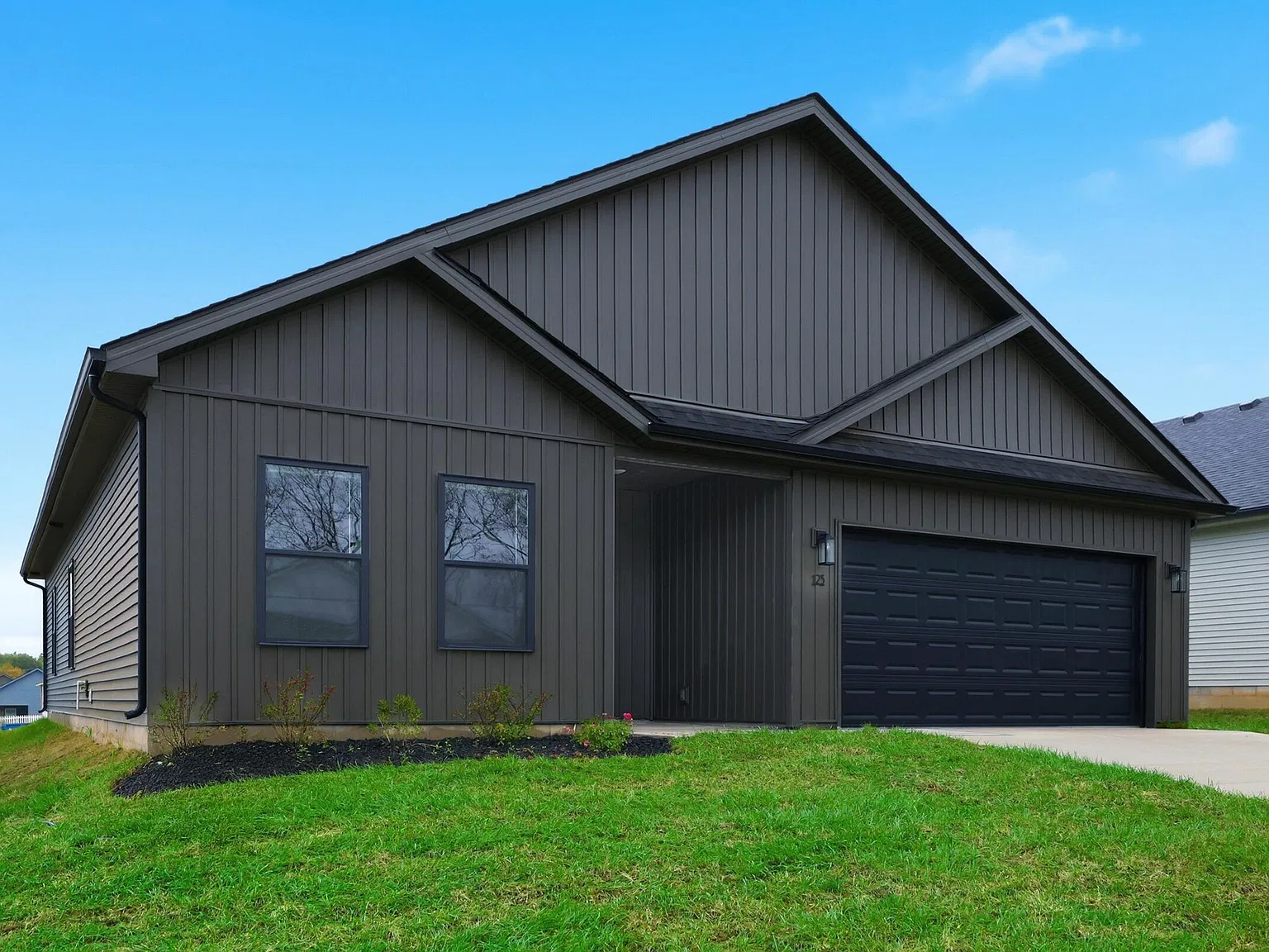 3 bed, 2.0 bath, 1380 sqft, $2,400 — Photo 3