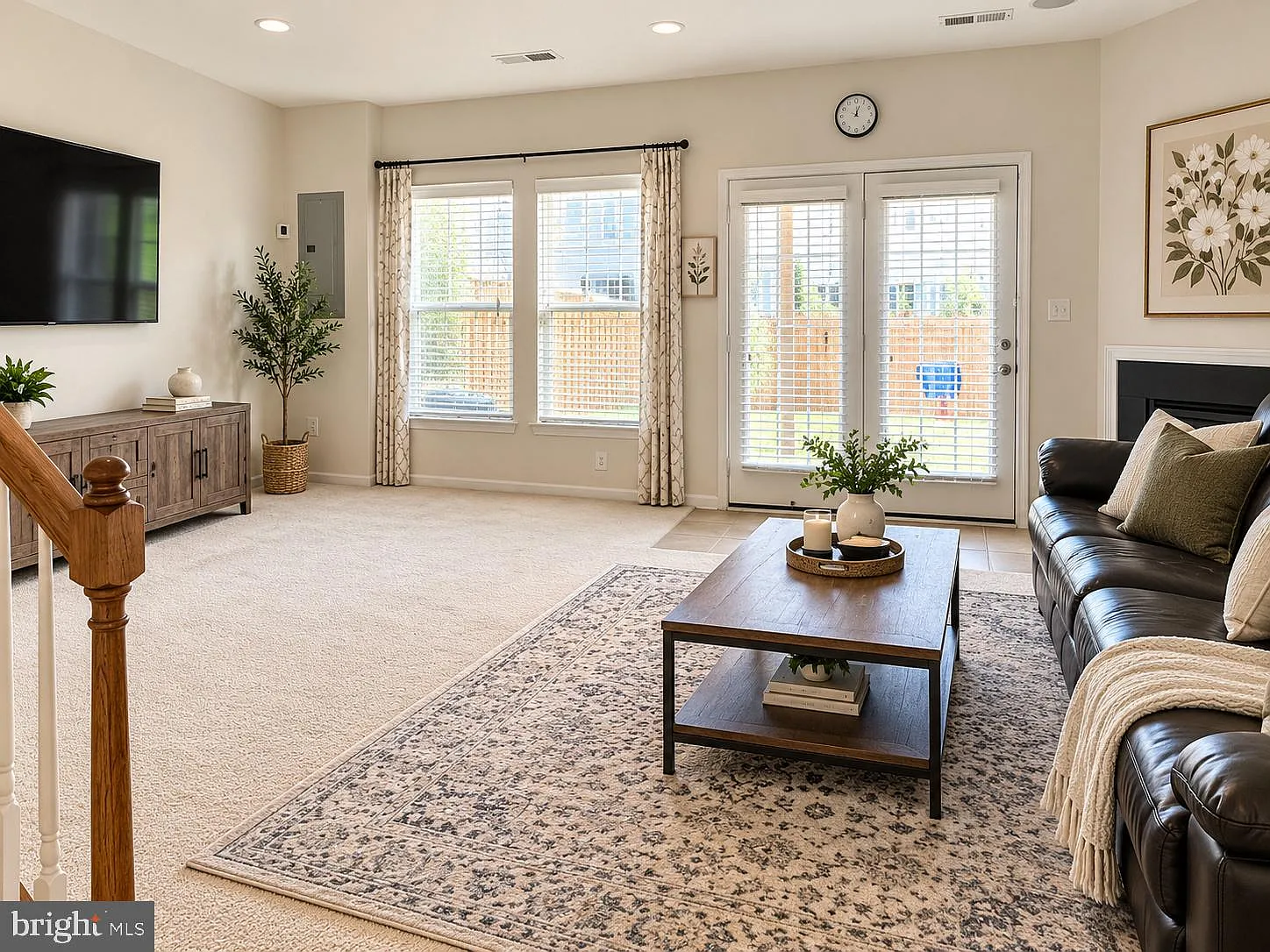 3 bed, 3.5 bath, 2418 sqft, $3,300 — Photo 2