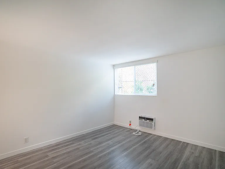 3461 Waverly Dr — Photo 6