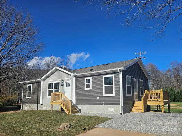 394 Westwood Cir, Waynesville, NC 28786