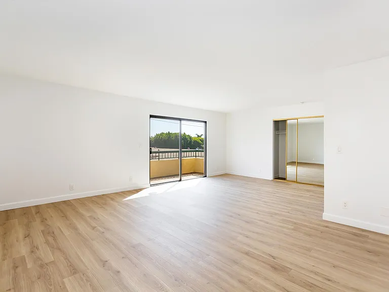 1738 S Bentley Ave #302 — Photo 36