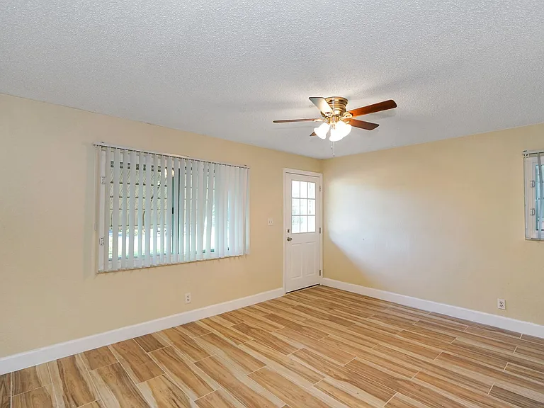 2716 SW 46th St #1-2 — Photo 4