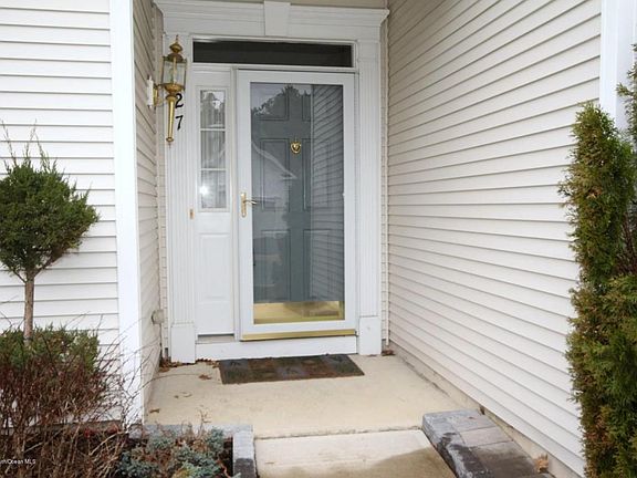 3rd image of 27 Pond View Cir
