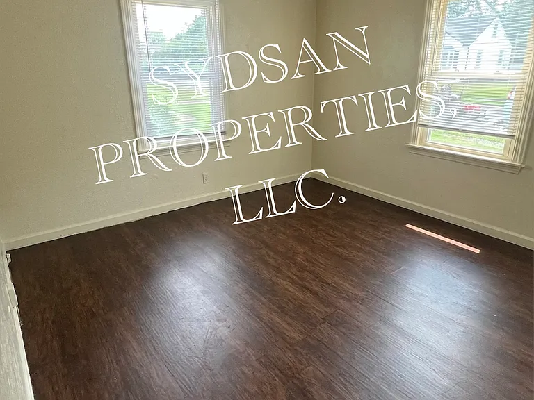 4425 Saint James Ave — Photo 5