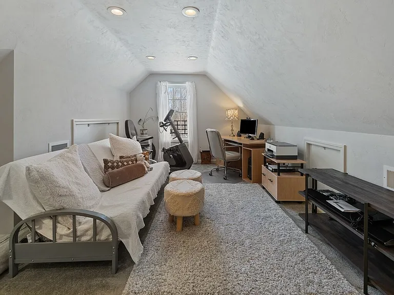 8A Maple St #1 — Photo 32