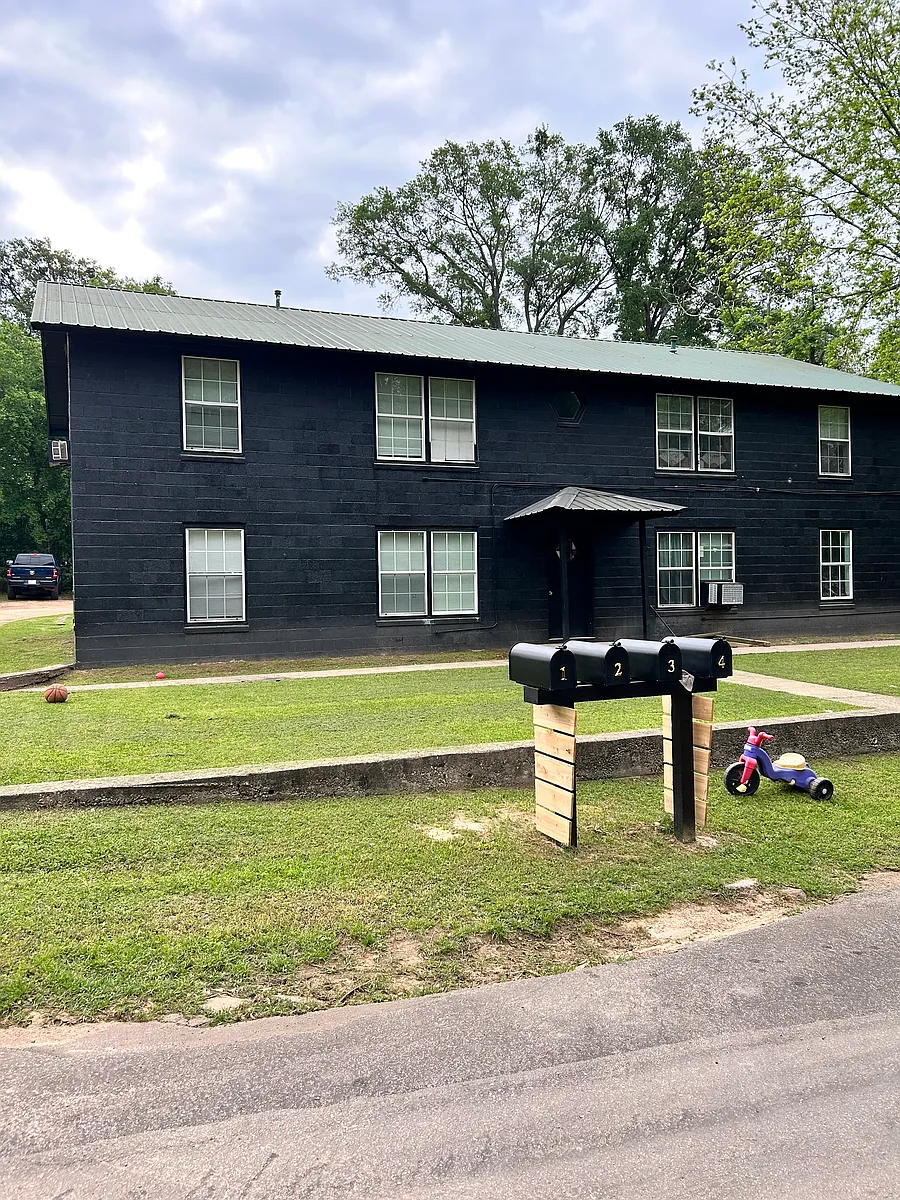 Building Photo - 705 W Circle Dr #B