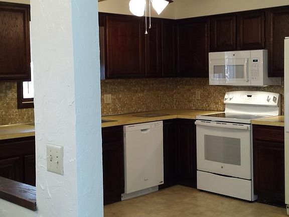 4th image of 390 Judita Dr