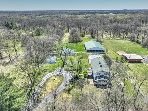 2500 W Center St, Decatur, IL 62526