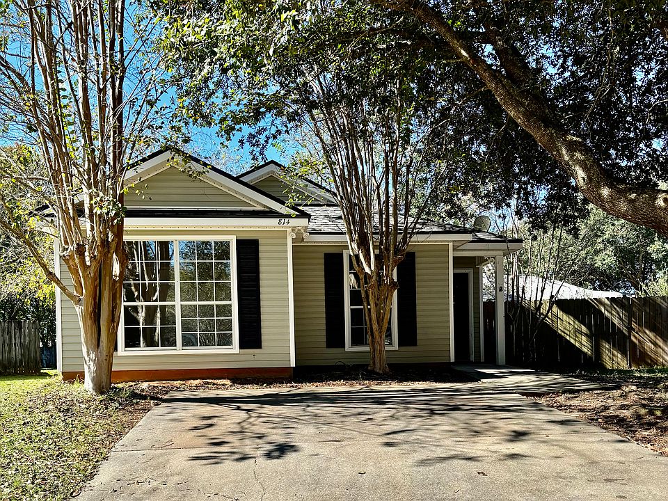 1st image of 814 Crystal Wells Ct S