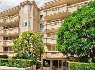 575 S Barrington Ave, Los Angeles, CA 90049