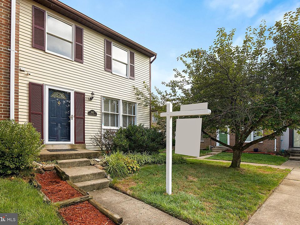 1st image of 9912 Oakdale Woods Ct