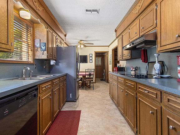 3rd image of 801 Loraine Ct