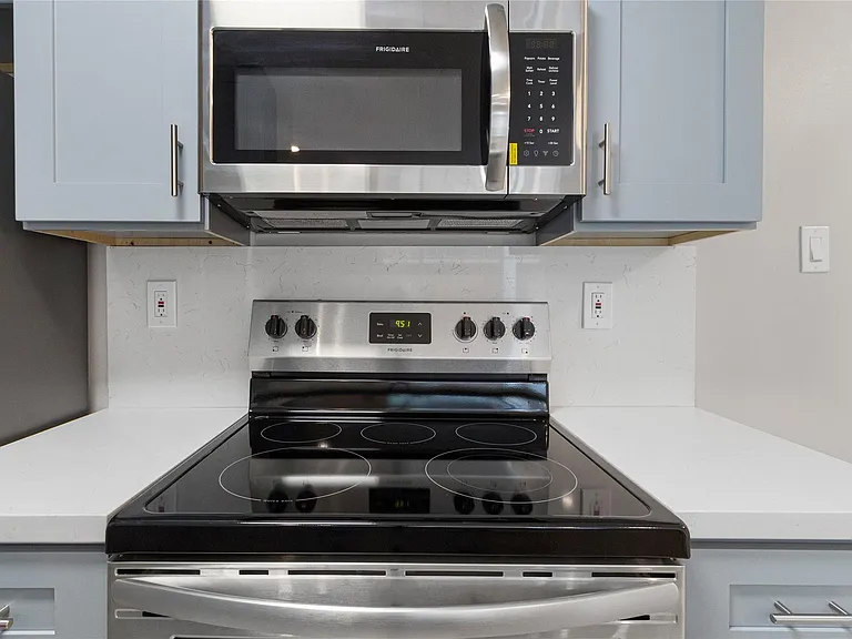 2201 Fountain View Dr #47 — Photo 8