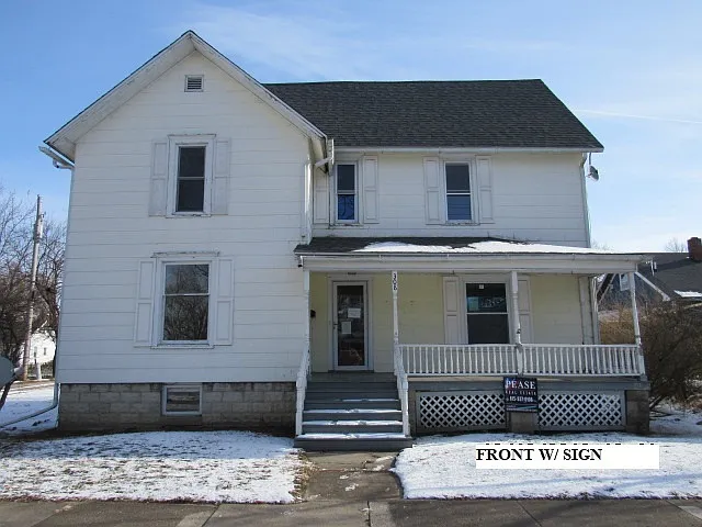 308 N 4th St photo 1