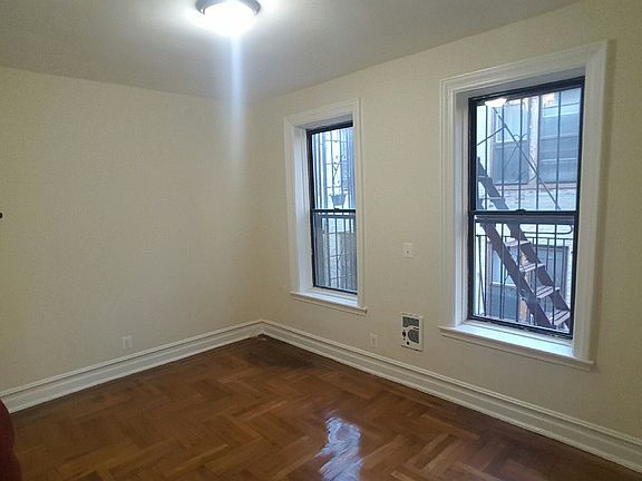 5th image of 415 Montgomery St