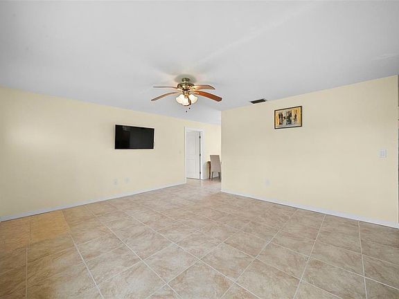 3rd image of 154 Danforth Dr
