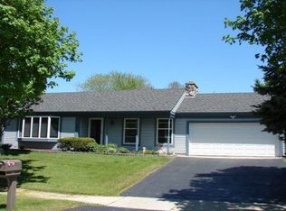 1208 Fox Point Dr, Waukesha, WI 53189