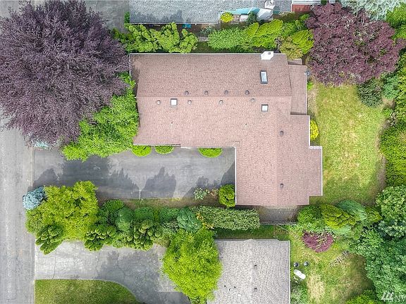 2nd image of 3610 Surrey Dr NE