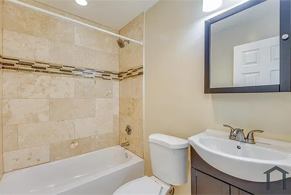 3 bed, $2,200 — Photo 4