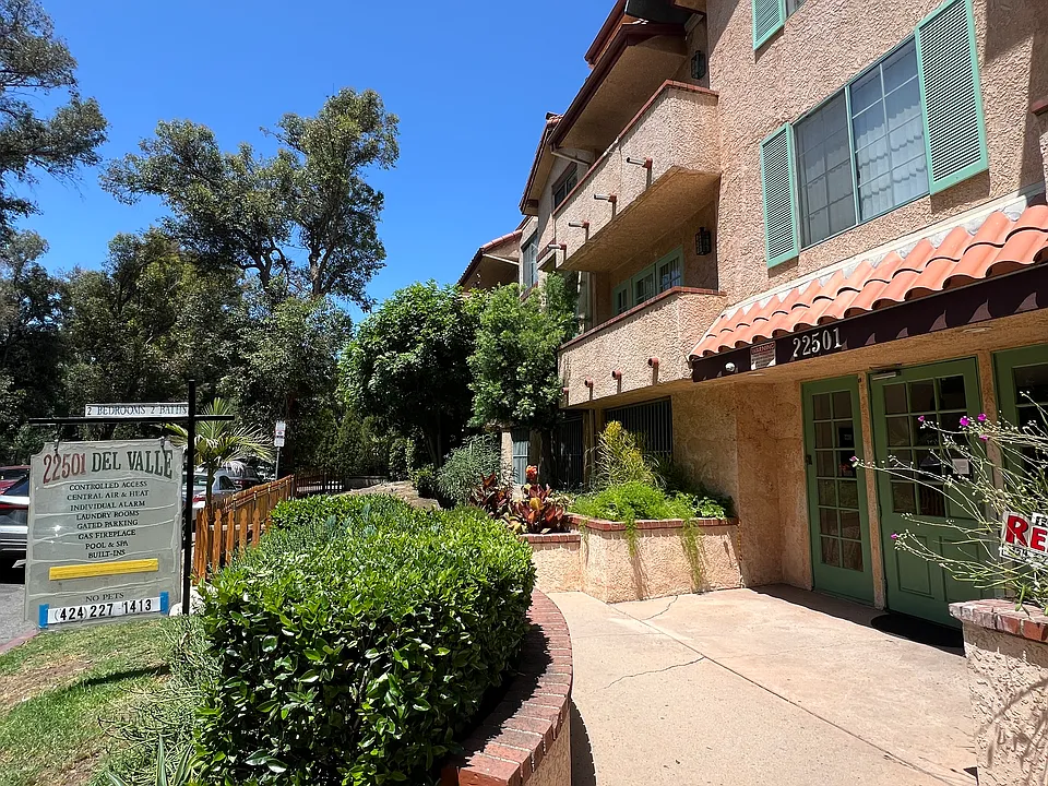 22501 Del Valle