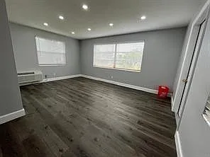 921 NE 22nd Dr — Photo 11