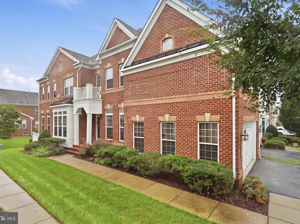 3888 Billberry Dr, Fairfax, VA 22033