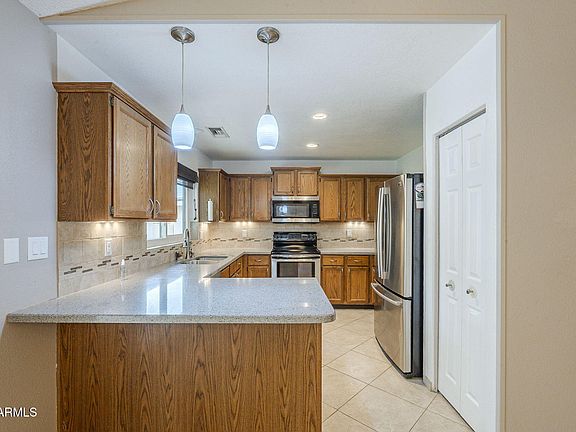 4th image of 486 E PROVIDENCE Drive
