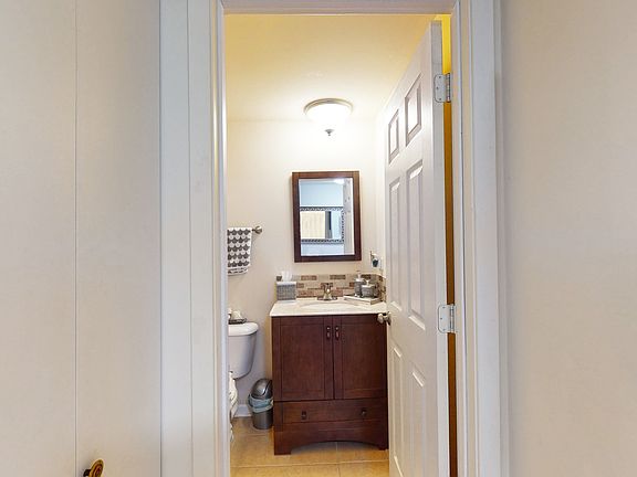 3rd image of 744 Buckingham Ct