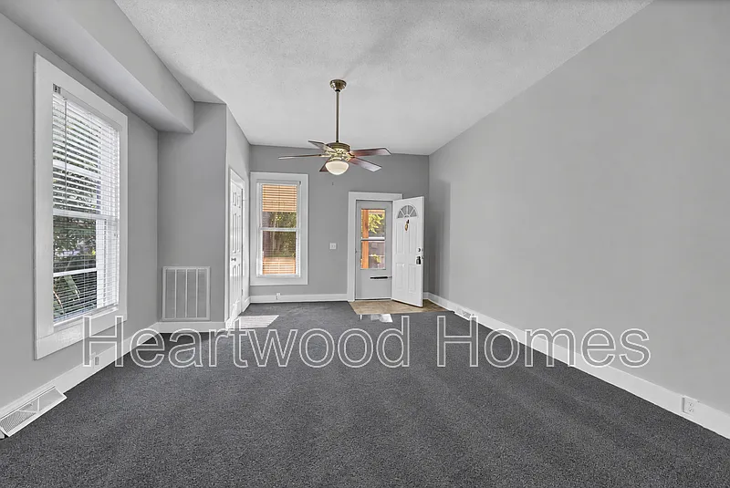 2 bed, 1.0 bath, 1103 sqft, $1,295 — Photo 4