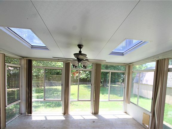 4th image of 1006 Westridge Ln