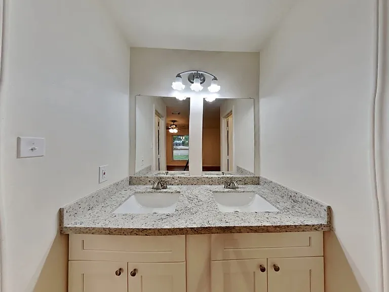 10523 Mills Walk Dr — Photo 11