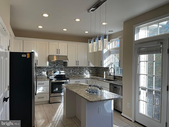 4th image of 8725 Talbott Farm Dr