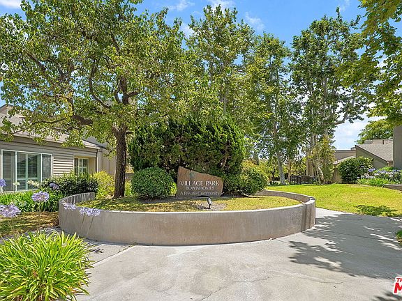 3rd image of 32 Village Pkwy