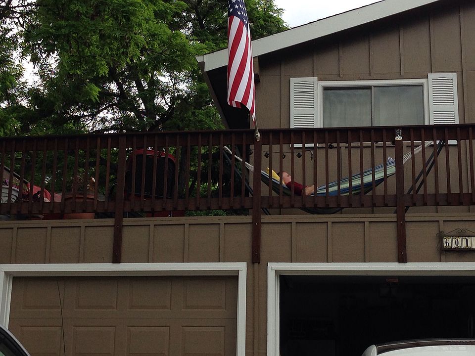 2nd image of 601 Louise Ln