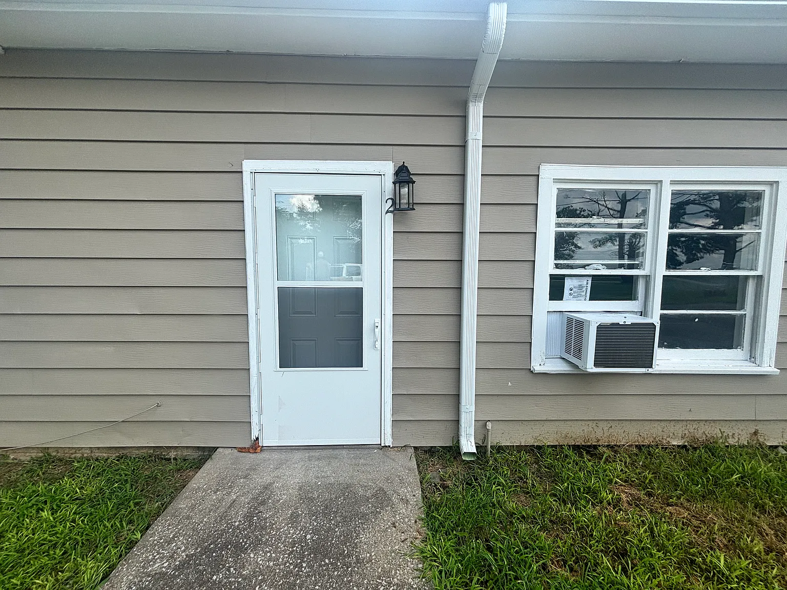 2 bed, 835 sqft, $850 — Photo 1
