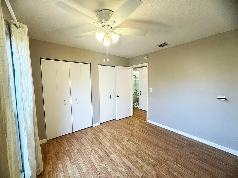 321 Sandtree Dr — Photo 22