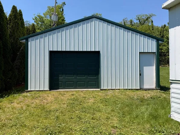 1329 Honaker Ln, Brookville, IN 47012