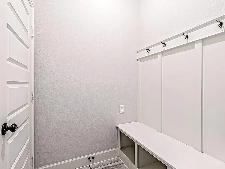 4002 Maple Glen Dr — Photo 9