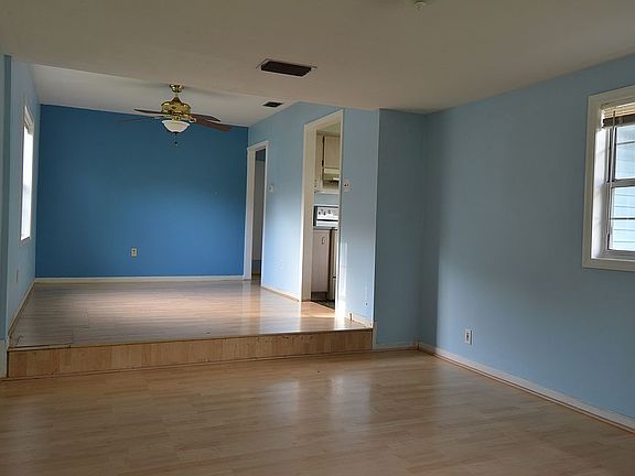 3rd image of 10607 Sassafras St
