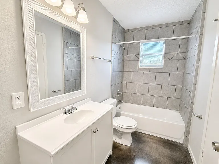 San Antonio St. Lofts — Photo 4
