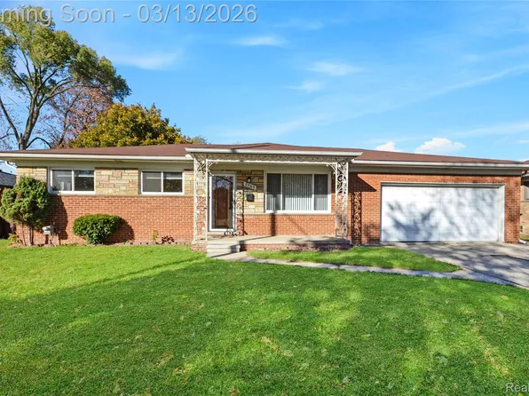 8565 Dale Ave, Center Line, MI 48015