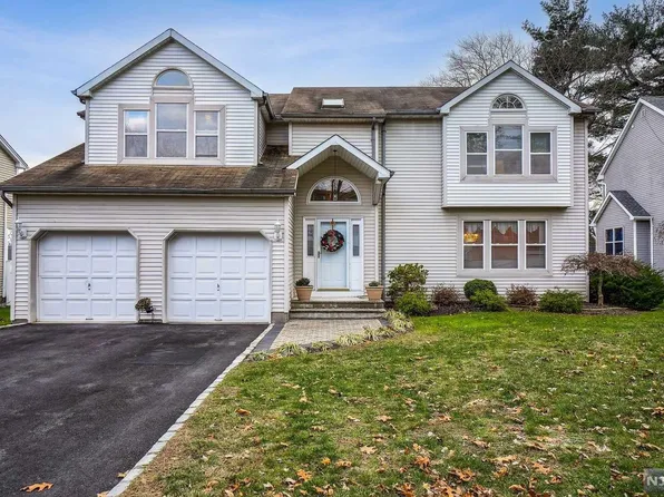 4 Hilltop Pl, Montclair, NJ 07042