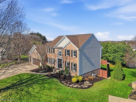 3rd image of 6625 Olde Stone Cir NE