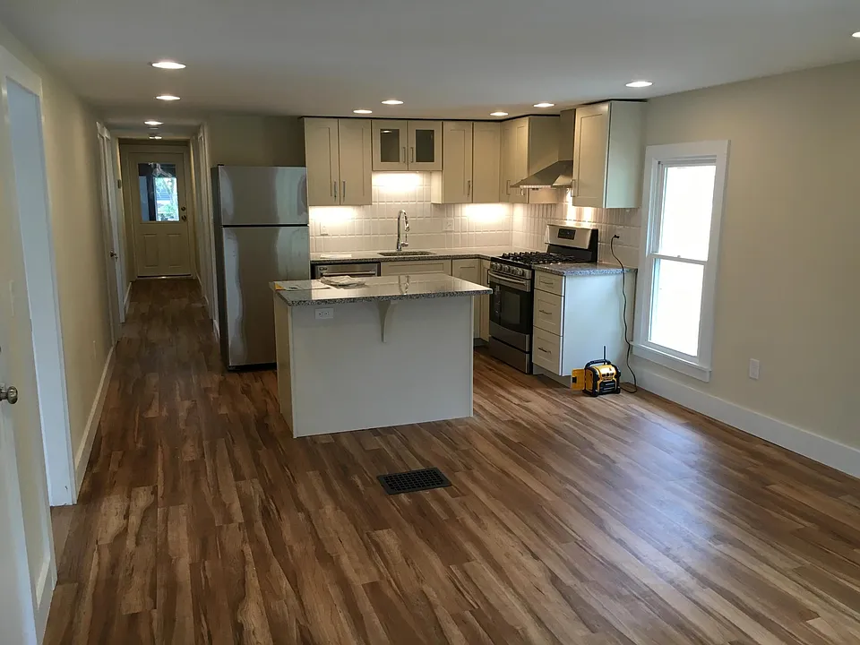 406 Utica St #2