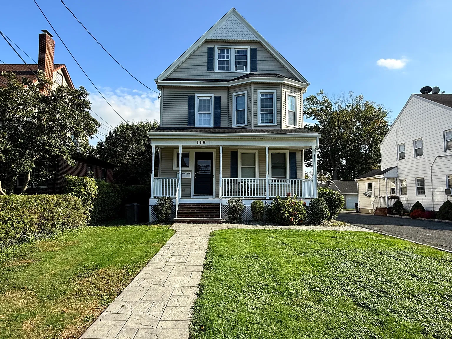 2 bed, $3,200 — Photo 1