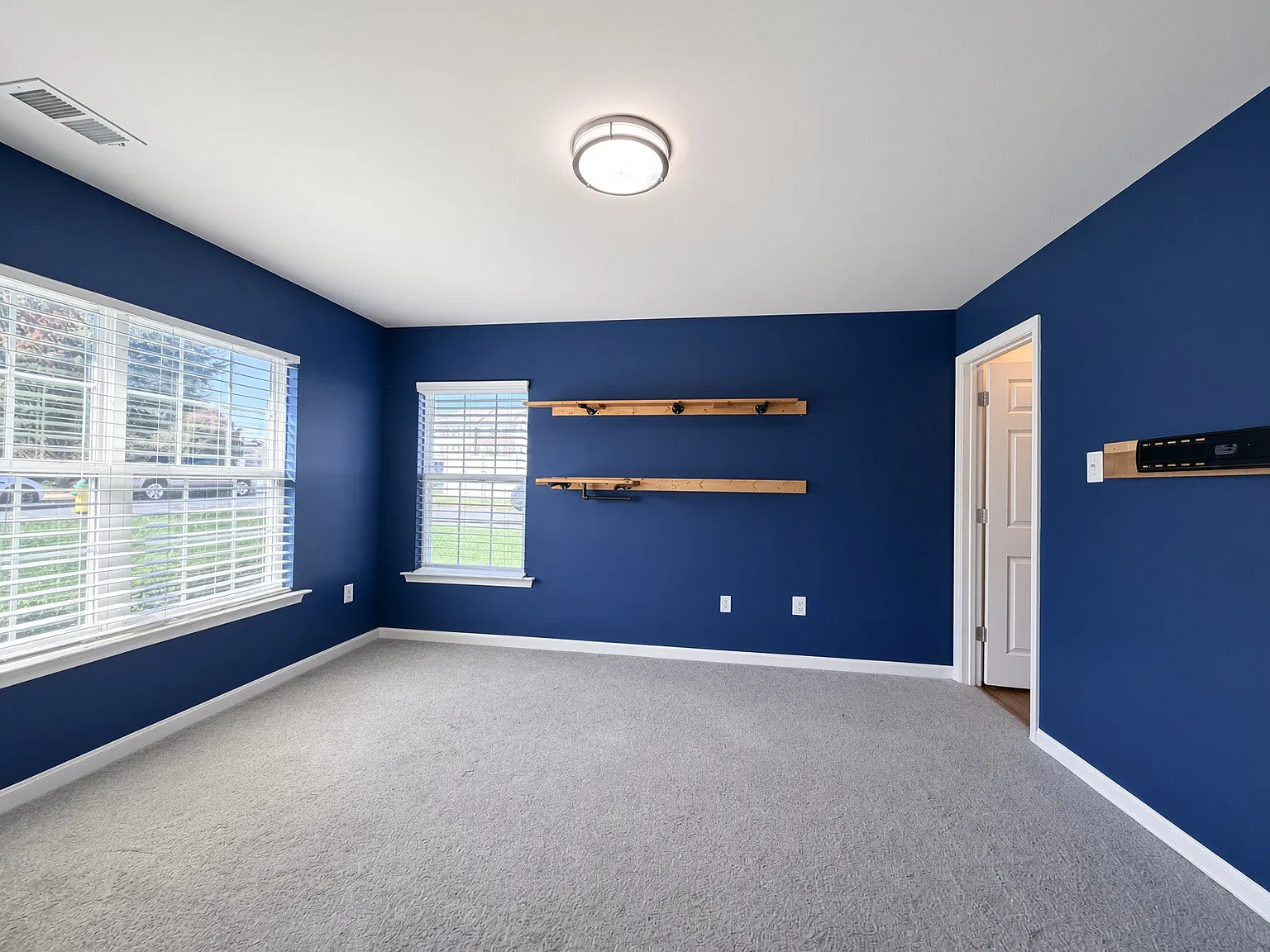 4 bed, 2237 sqft, $3,200 — Photo 3